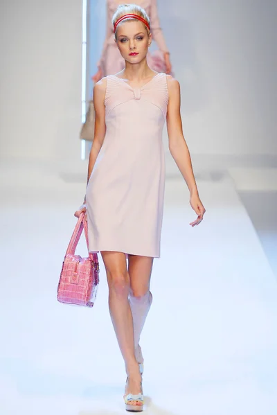 Look 10